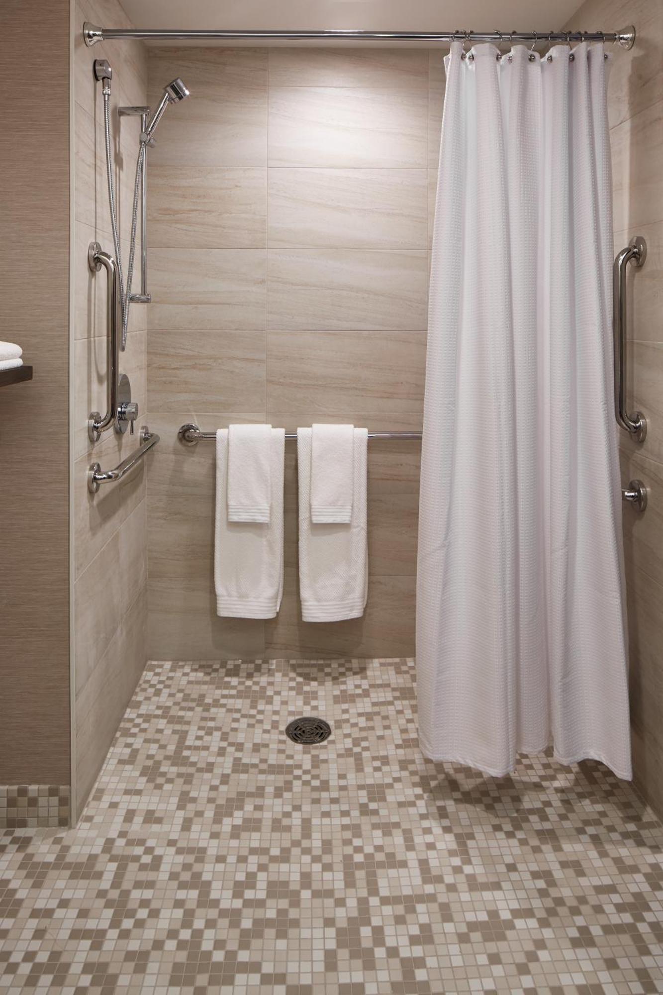 The Del Monte Lodge Renaissance Rochester Hotel & Spa Экстерьер фото