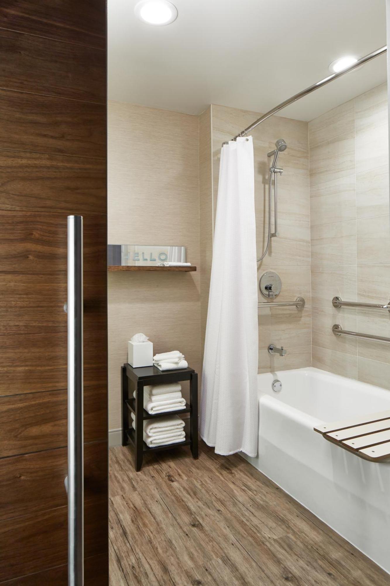 The Del Monte Lodge Renaissance Rochester Hotel & Spa Экстерьер фото