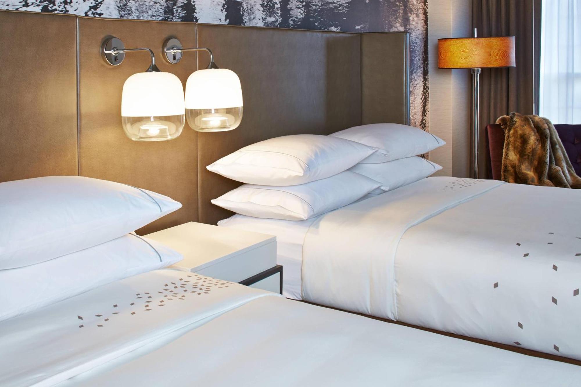 The Del Monte Lodge Renaissance Rochester Hotel & Spa Экстерьер фото