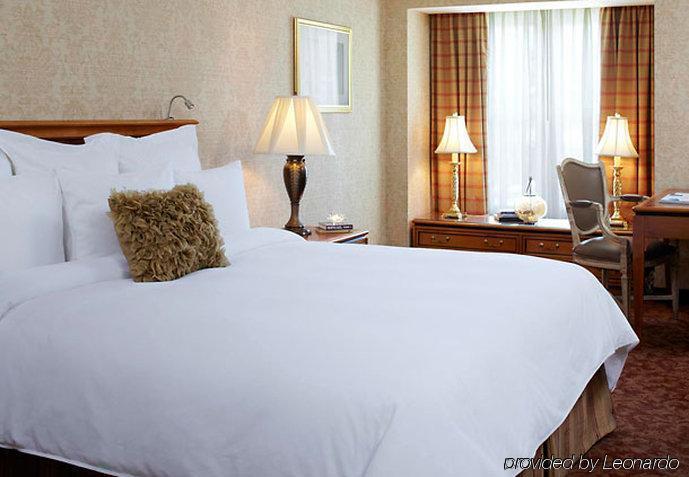 The Del Monte Lodge Renaissance Rochester Hotel & Spa Экстерьер фото